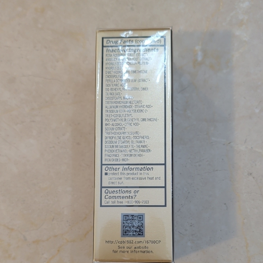 Radiant Fluid Foundation Natural - Picture 2 of 6